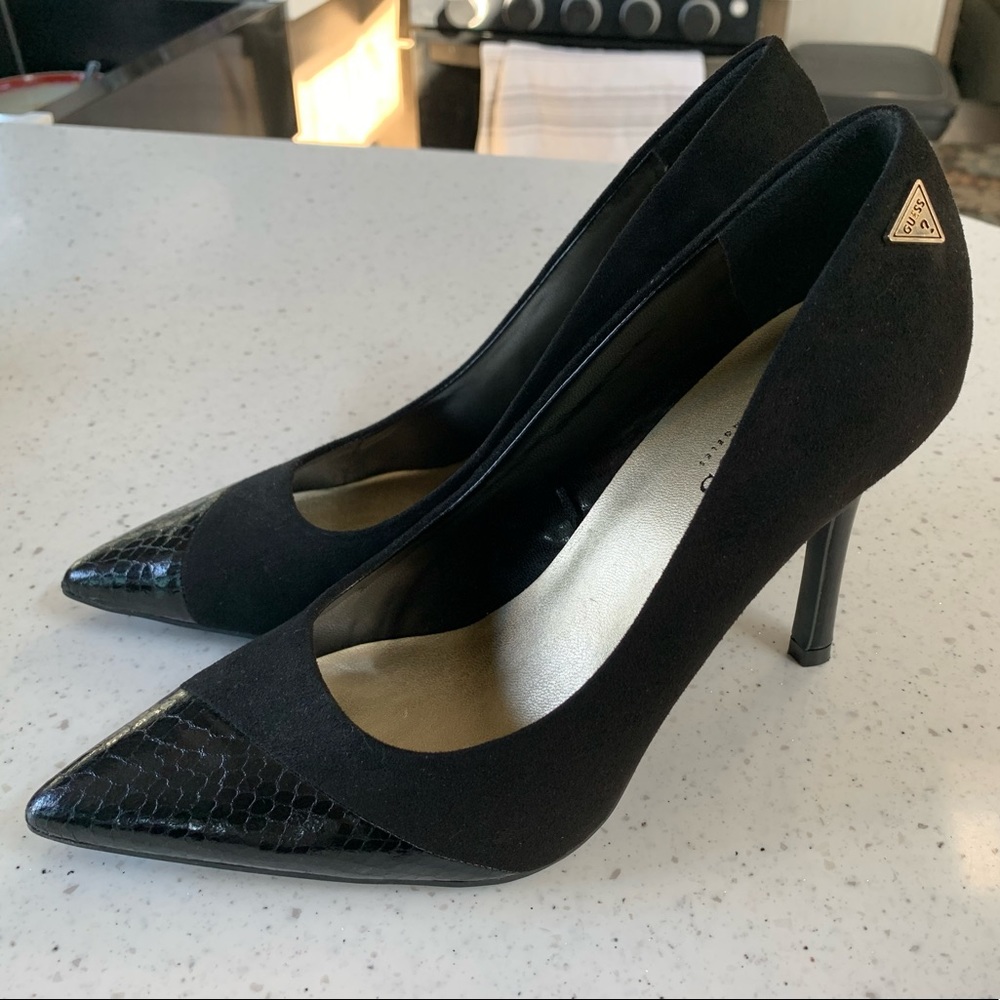 GUESS suede pumps